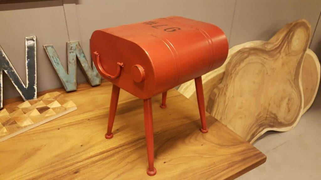 Industriële stalen kruk rood