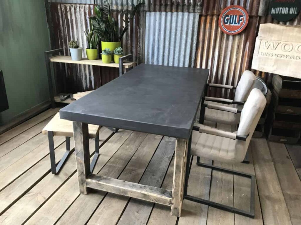 Industriële eettafel