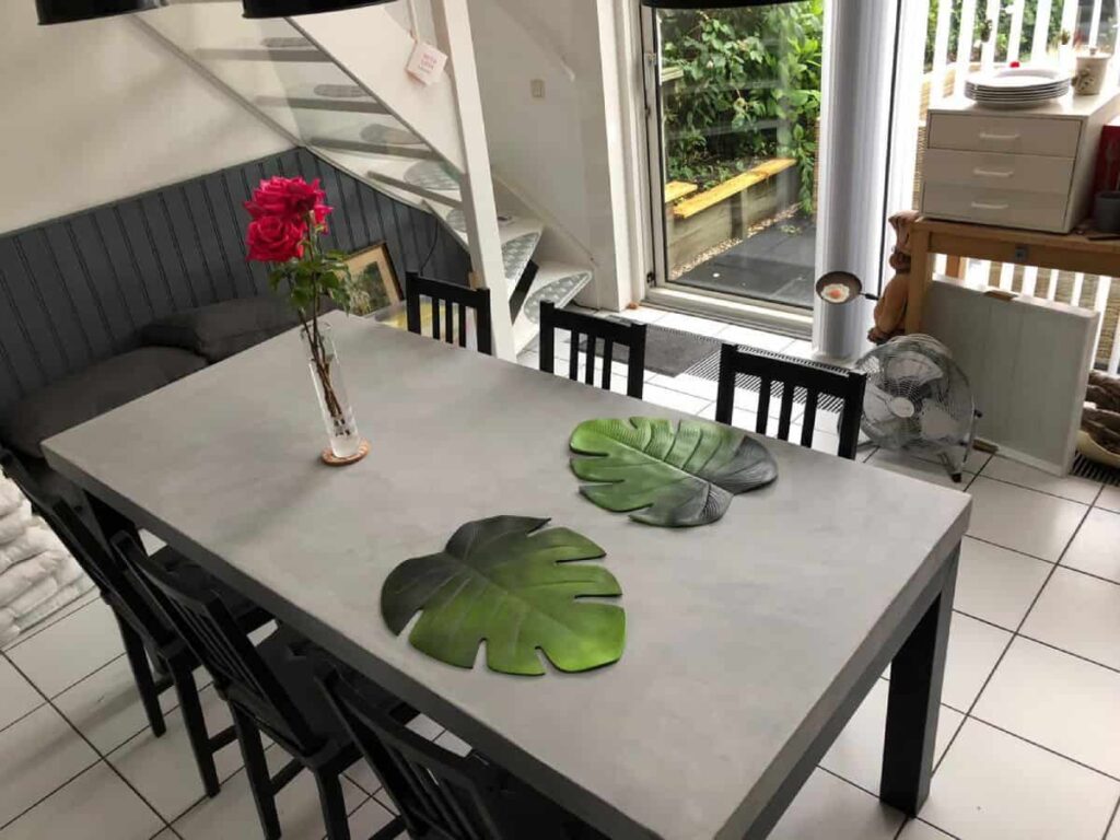 Betonnen eettafel