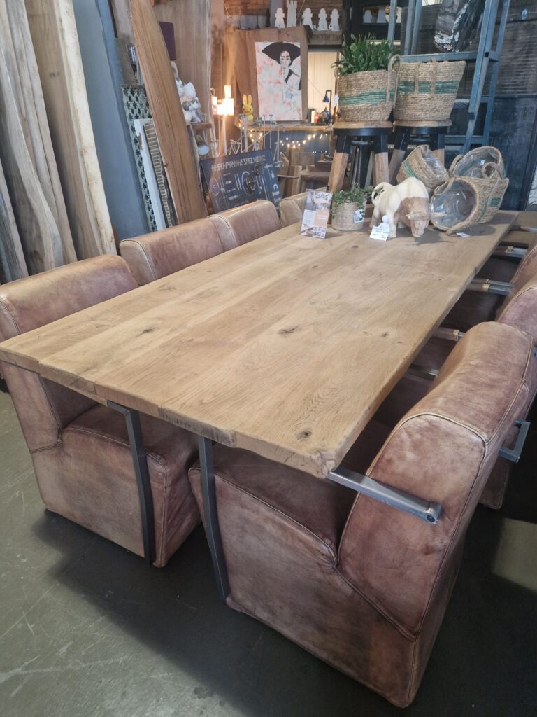 Eetkamerstoel buffelleer licht cognac met wieltjes