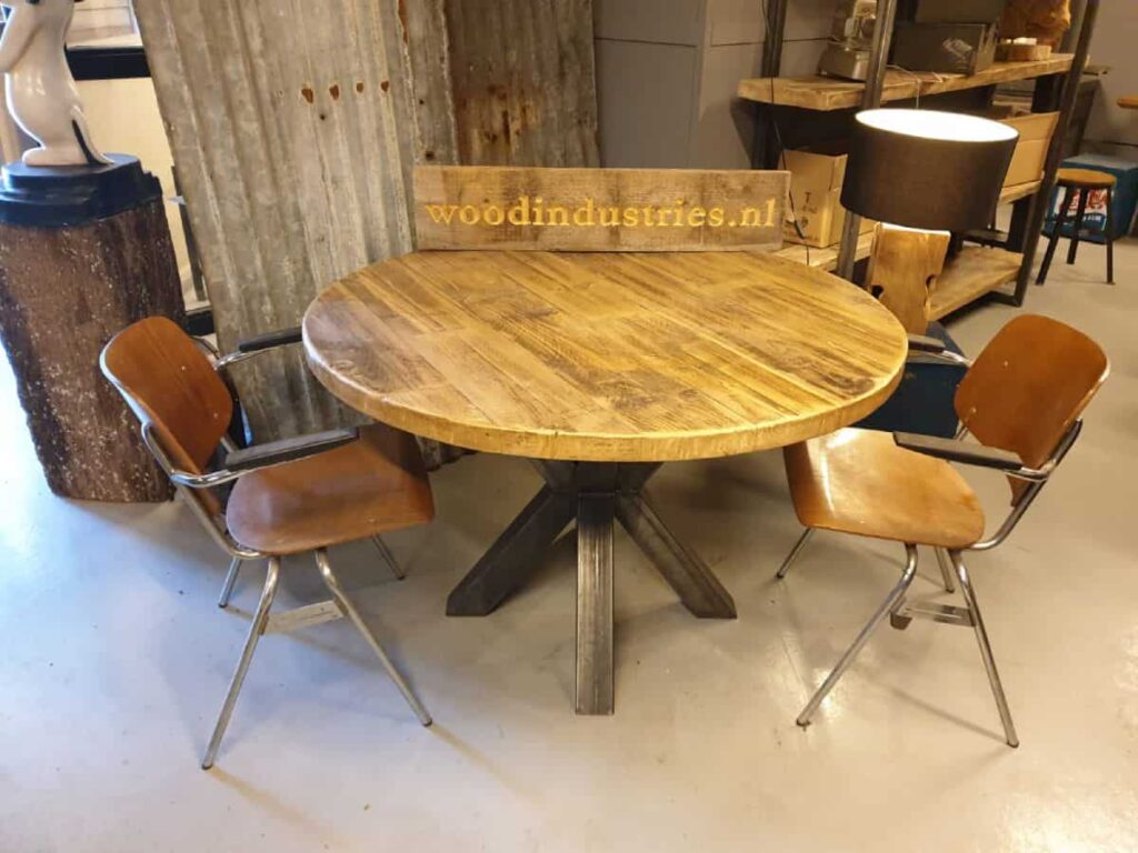 Industriële ronde oud gebinten tafel - Den Bosch