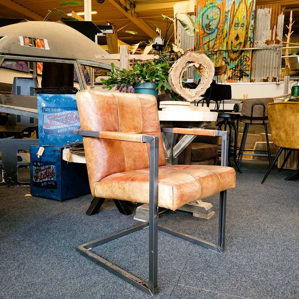 Eetkamerstoel geborsteld buffelleer Cognac