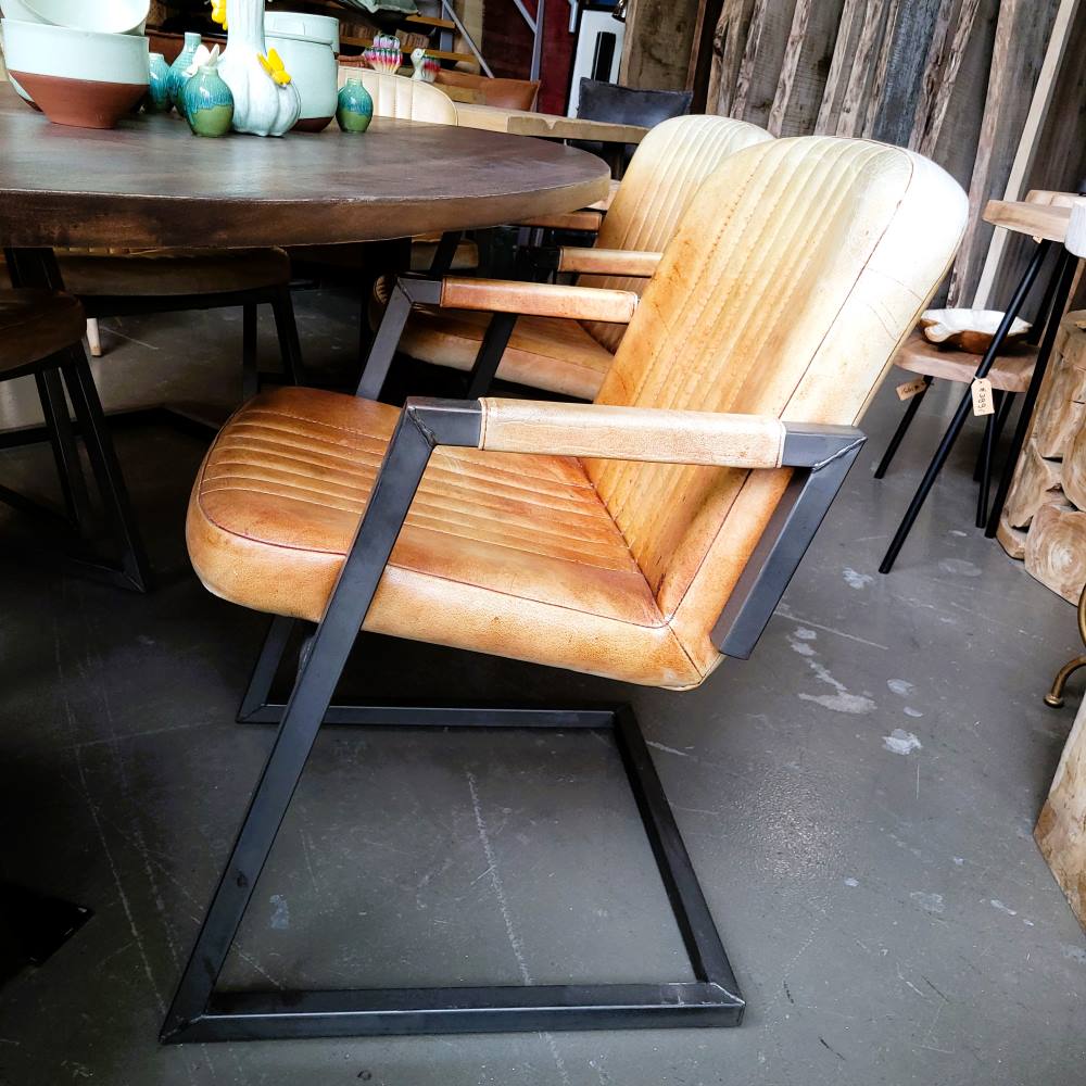 Eetkamerstoel leer licht cognac