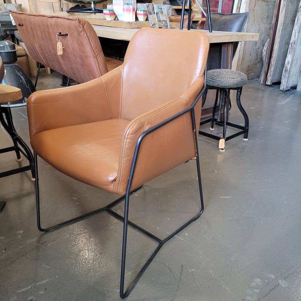 Lederen stoel slank metalen frame