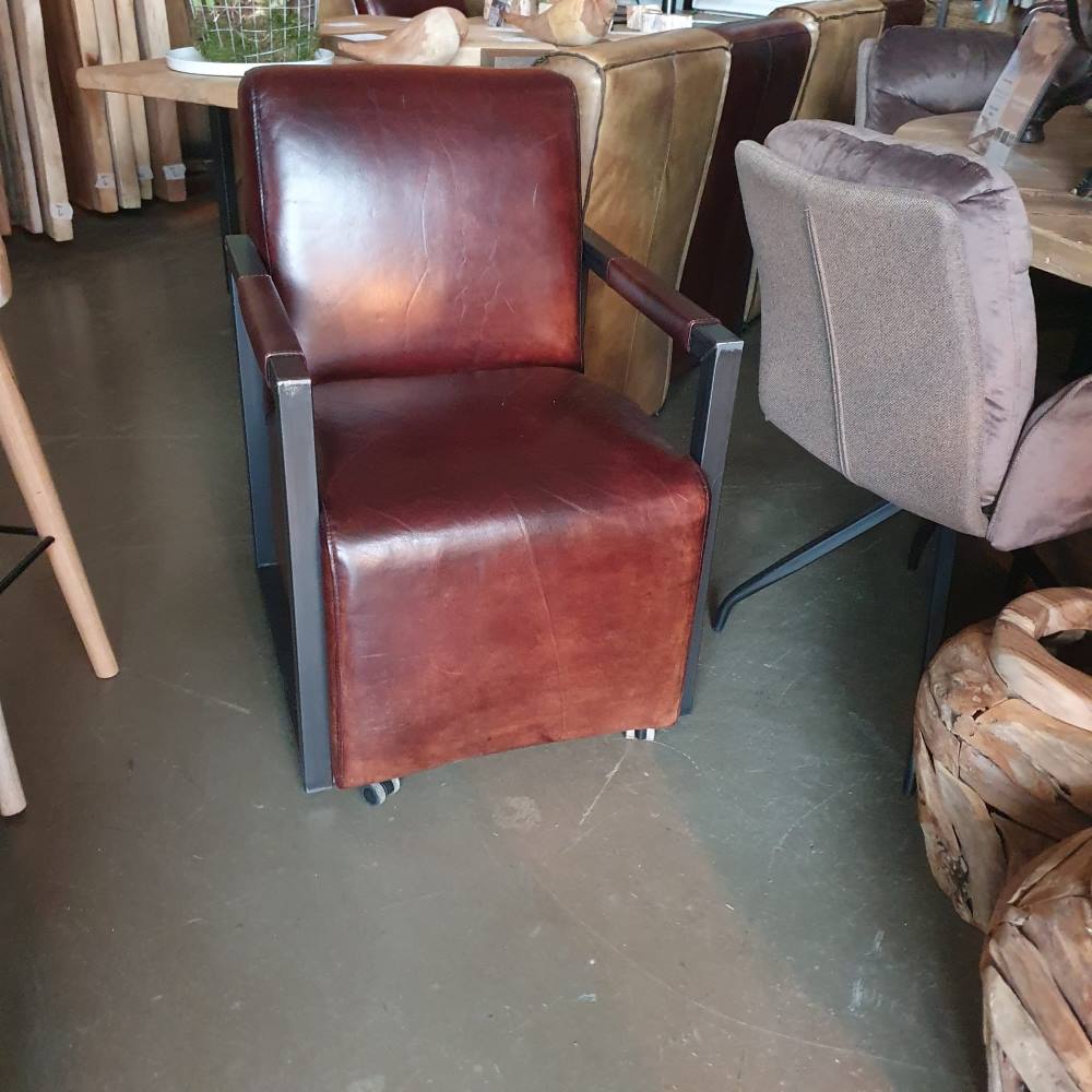 Unieke lederen stoelen donkerbruin