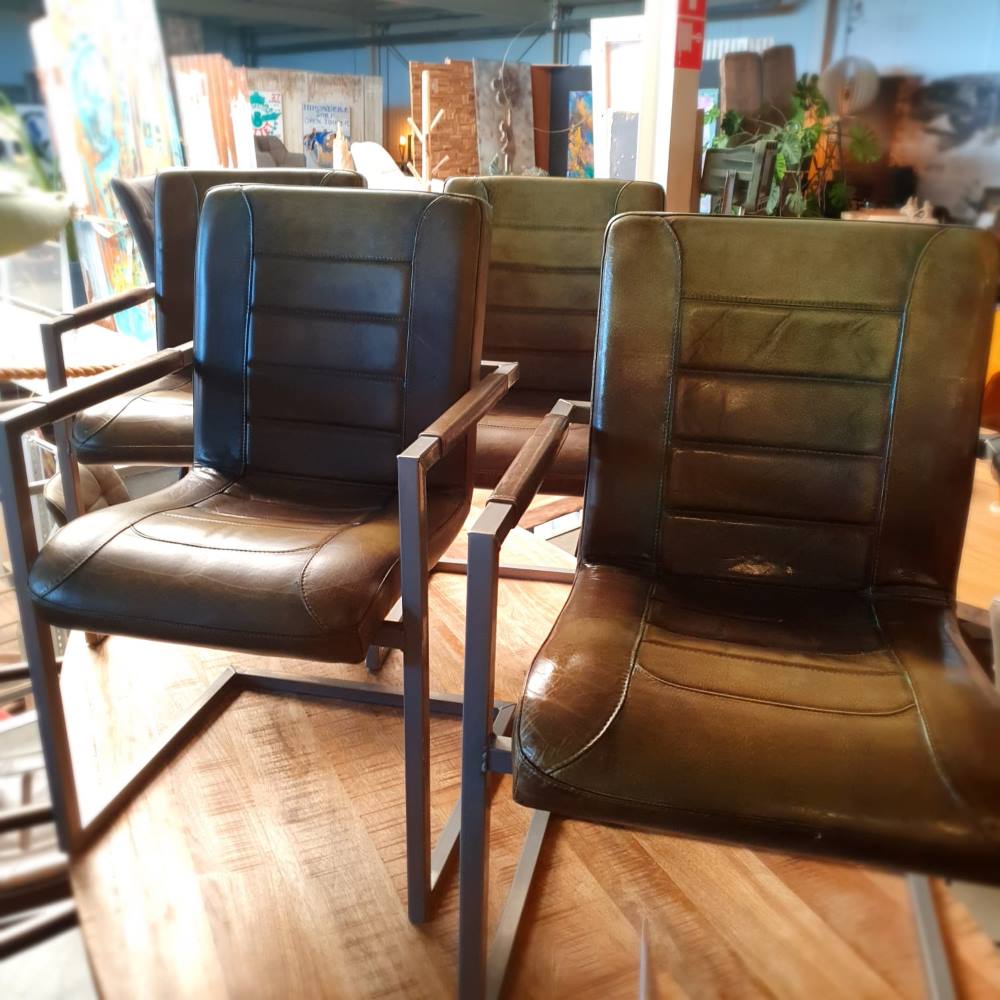 Handpaint buffelleren eetkamerstoel mos-olijfgroen