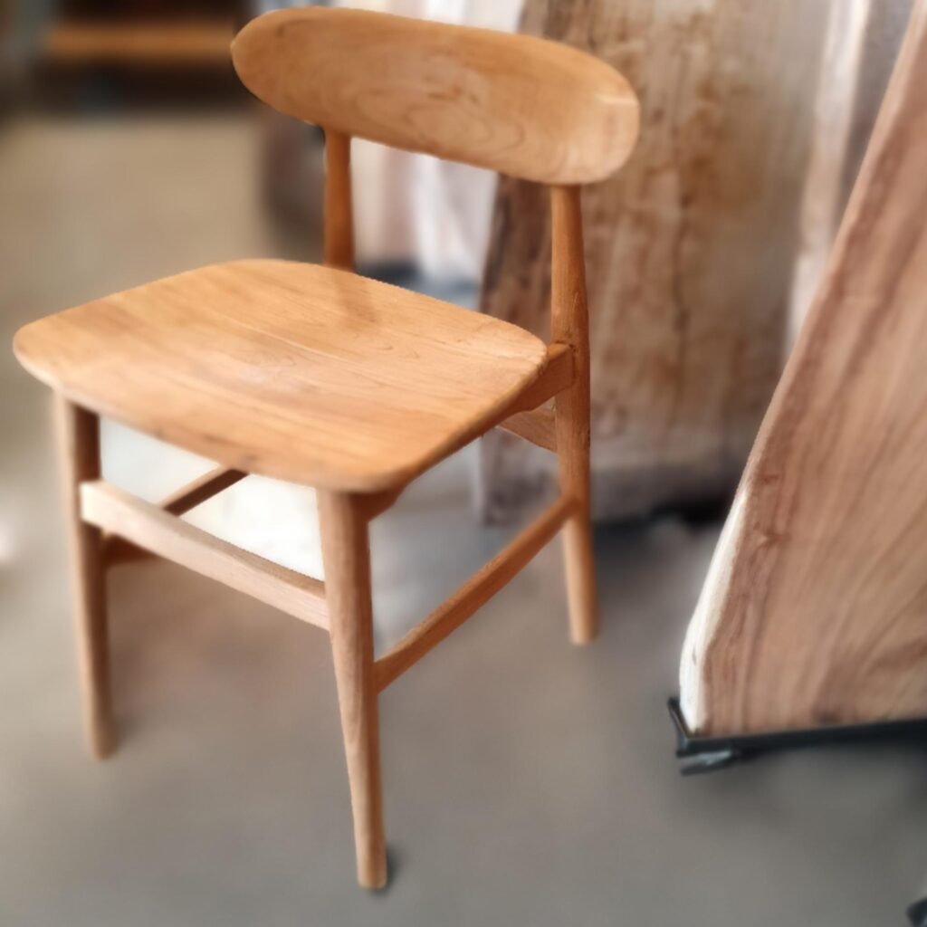 Teakhouten designerstoel minimalistisch design