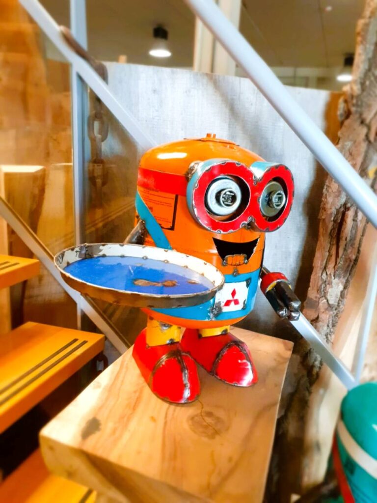 Minions metal art oranje